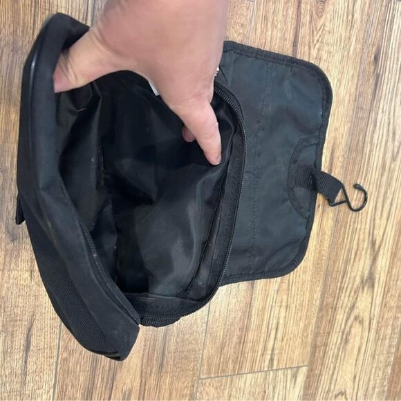 Adidas toiletry travel bag. Hook for hanging, multiple compartments. New conditi - Picture 3 of 8